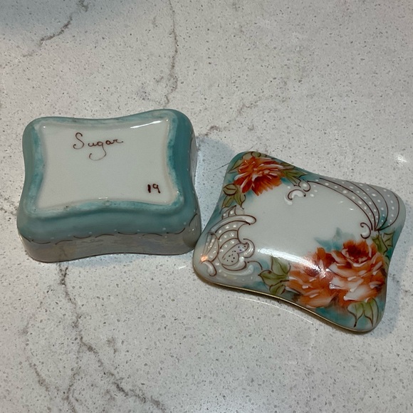 Hand painted vintage floral trinket box roses gold trim light blue grannycore - Picture 8 of 10